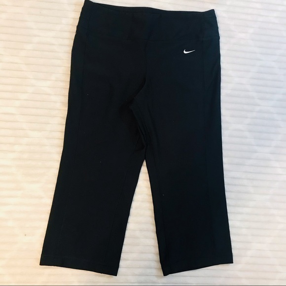 Nike Dri-Fit Black Crop Yoga Pants Joggers Track Pant Size Small - Picture 1 of 6
